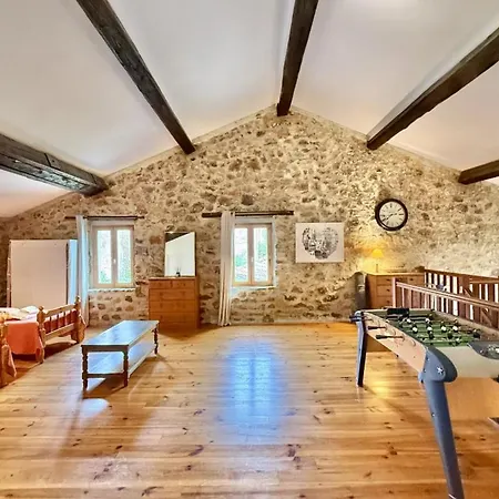 فيلة Pradines Saint-André-de-Roquelongue